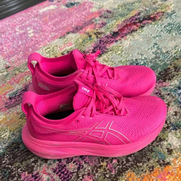 Asics Women's Gel Nimbus 25 Athletic Shoes in Vibrant Pink - Picture 2 of 9